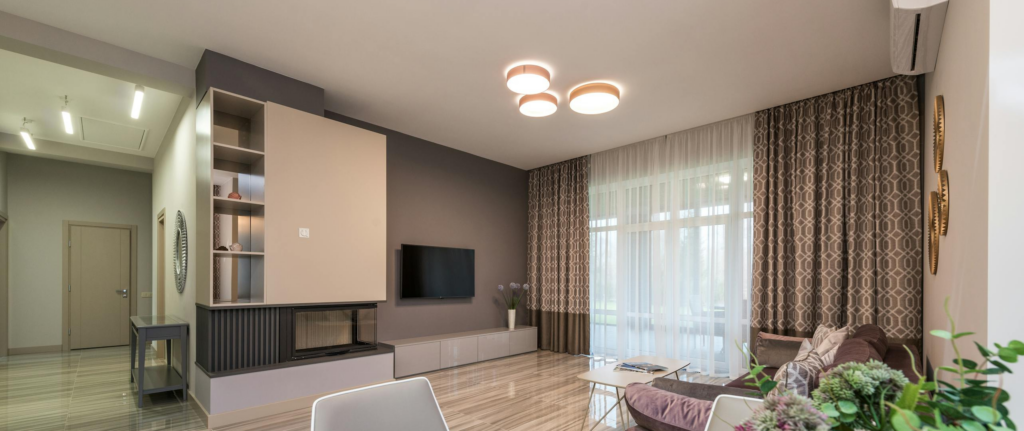 ruang tamu ber-ac dengan nuansa coklat