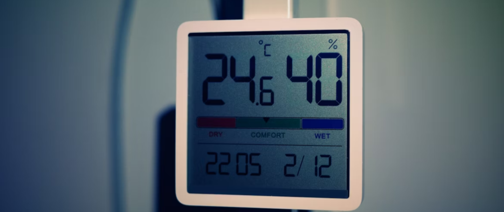 Termometer digital di dalam rumah