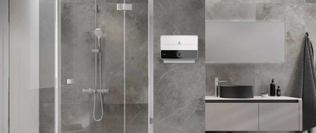 kamar mandi dengan shower dan water heater listrik