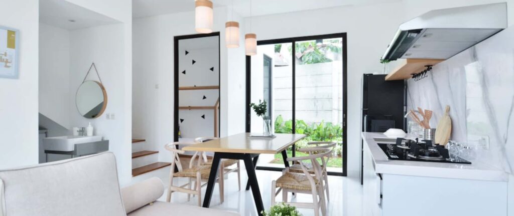 Dapur modern yang tersambung dengan area makan Dapur modern yang tersambung dengan area makan