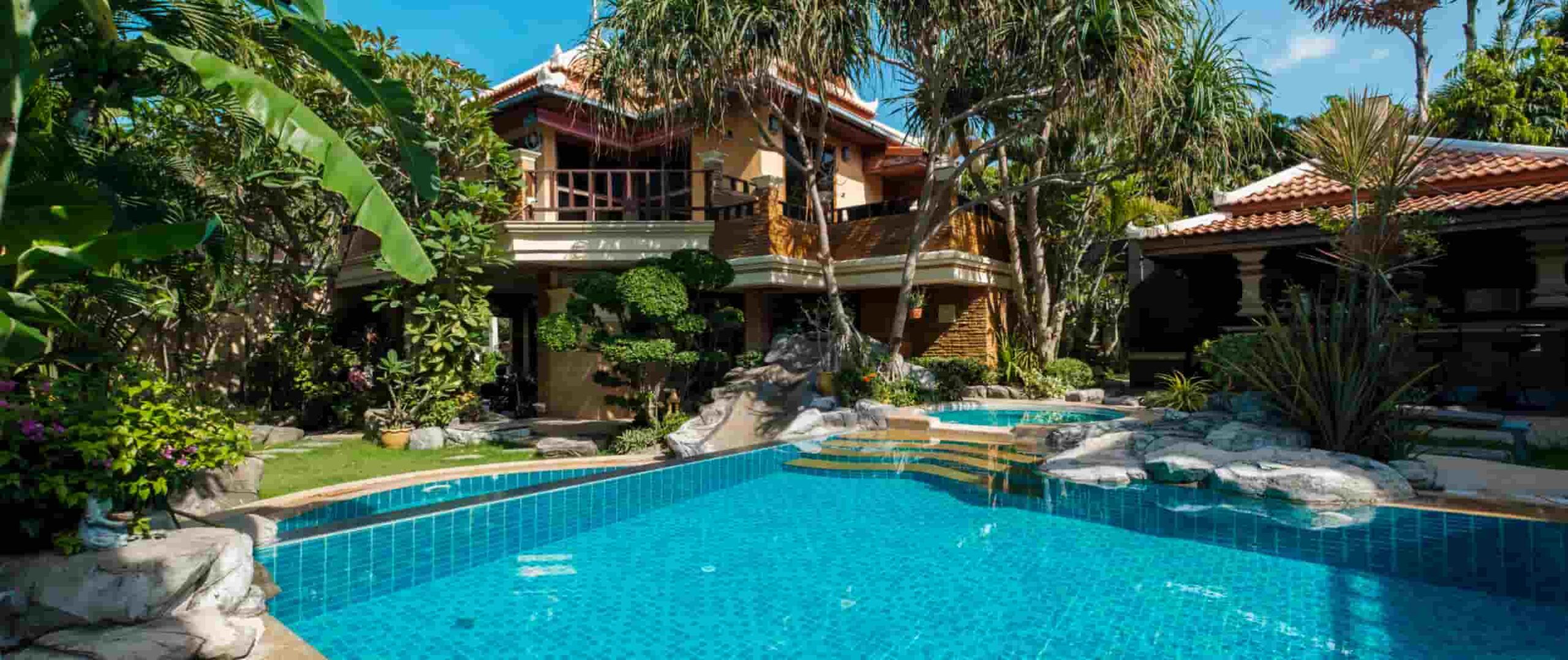 Cara Membuat Kolam Renang Minimalis dengan Bali Vibes