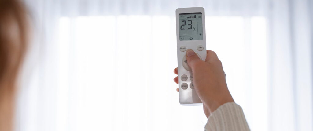 orang yang mengatur suhu 23°C orang yang mengatur suhu 23°C