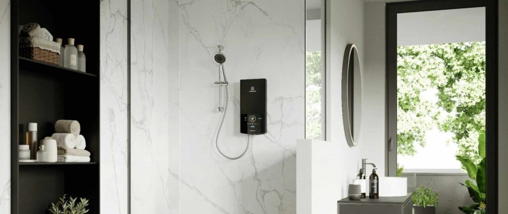 water heater Ariston di dalam kamar mandi