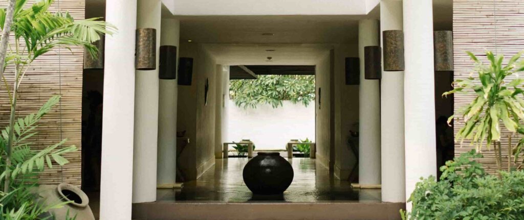 rumah dengan teras lorong ala Thailand