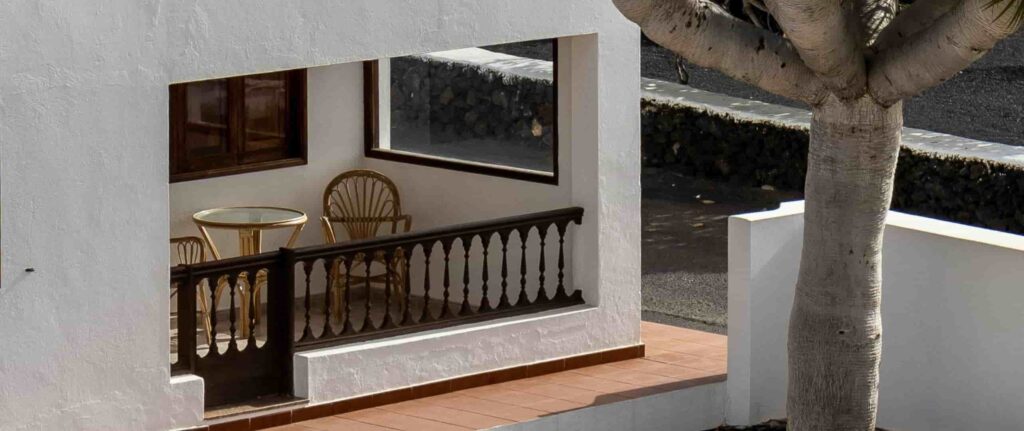 rumah dengan teras modern tradisional