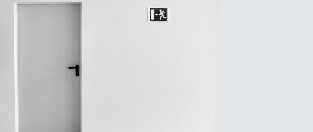 pintu minimalis warna putih