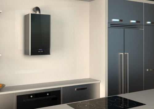 Czarny kocioł kondensacyjny Alteas One Net - instalacja w kuchni
